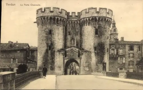 Ak Verdun Meuse,  La Porte Chaussée,  Stadtmauer, zwei Türme