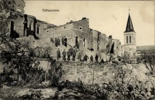 Ak Vigneulles lès Hattonchâtel Lothringen Meuse, Ruinen, Soldaten, Kirche, Ortsschild Hattonchate