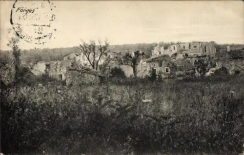 Ak Forges les Eaux Seine Maritime, Ruinenlandschaft, Pflanzen, Schriftzug 'Forges'