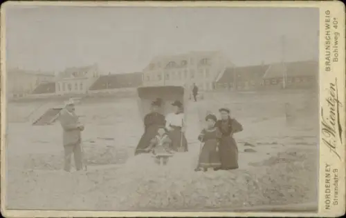 Kabinett Foto Nordseebad Norderney, Badegäste am Strand, Strandkorb, Fotograf A. Wientzen