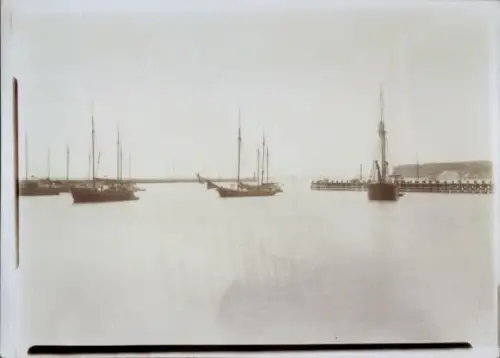 Foto Sassnitz auf Rügen, Segelschiffe im Hafen, Mai 1906