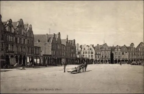 Ak Arras Pas de Calais, La Grande Place
