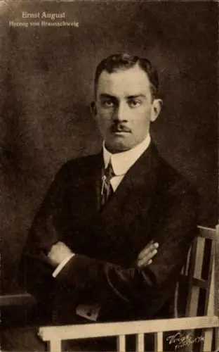 Ak Herzog Ernst August von Braunschweig Lüneburg, Sitzportrait, Wohlfahrt