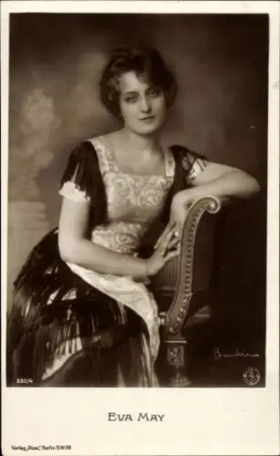 Ak Schauspielerin Eva May, Sitzportrait, Ross Verlag 330 4