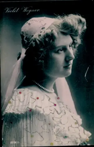 Ak Schauspielerin Violet Wegner, Schleier, Perlenkette
