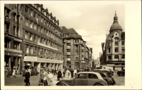 Ak Leipzig, Zentral Messpalast, Leipziger Messe,  Architektur, viel Verkehr, 1955
