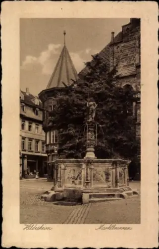 Ak Hildesheim in Niedersachsen, Brunnen, Statue, Bäume,  Gebäude, Hildesheim