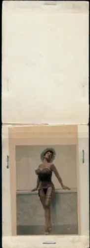 Foto Miss Sonnenbad auf einer Klappkarte