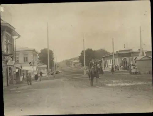 Foto Krasnoufimsk Russland, Straßenpartie, Reiter