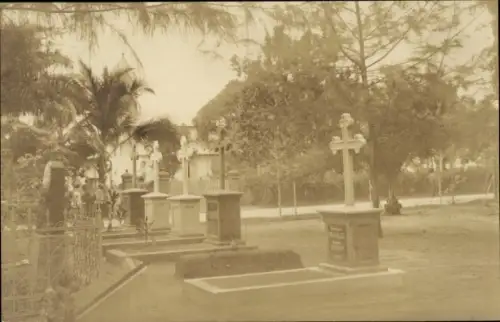 Foto Kamerun, Friedhof, Gräber