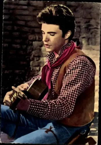 Ak Schauspieler Ricky Nelson, Portrait mit Gitarre