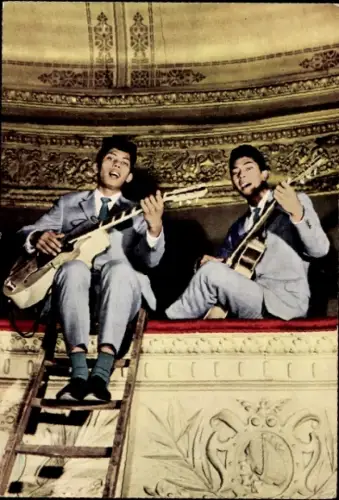 Ak Band Blue Diamonds, Portrait