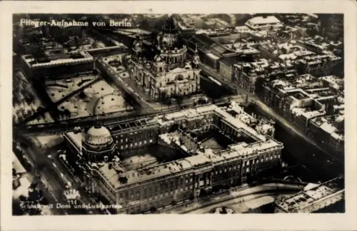 Ak Berlin Mitte, Fliegeraufnahme, Schloss, Dom, Lustgarten