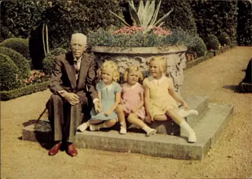 Ak König Gustav V., Prinzessinnen Margaretha, Birgitta, Désirée von Schweden, Portrait