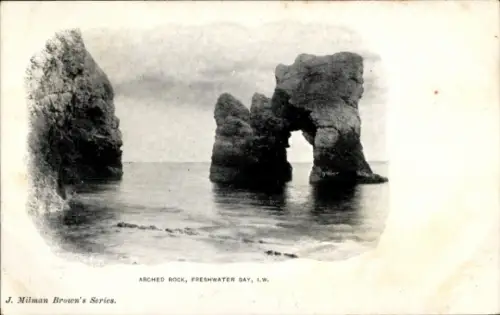Ak Freshwater Isle of Wight England, Arched Rock,  Felsen im Wasser, Schwarz-Weiß-Foto