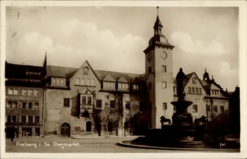 Ak Freiberg in Sachsen, Freiberg i. Sa. Obermarkt, Uhrturm, Brunnen, Schnee