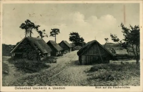 Ak Ostseebad Ückeritz auf Usedom, Ostseebad Ueckeritz, Fischerhütten, Sandweg, Bäume