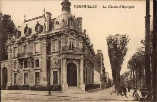 Ak Versailles Yvelines,  La Caisse d'Epargne, Gebäude, Straße, Bäume