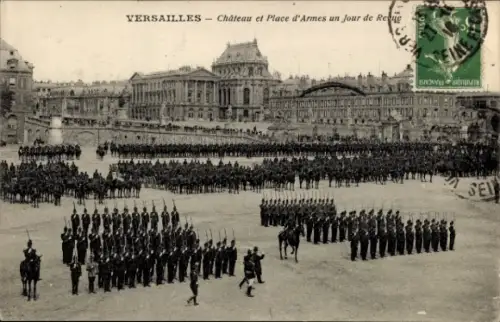 Ak Versailles Yvelines,  Militärparade, Soldaten, Reiter,  Szenerie