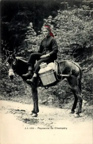 Ak Kanton Wallis Schweiz, Paysanne de Champéry, Frau in Volkstracht auf einem Esel