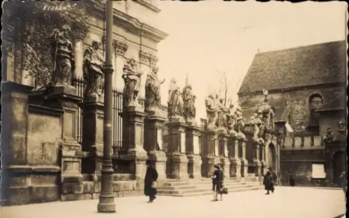 Ak Kraków Krakau Polen, Statuenreihe,  Figuren, Krakau