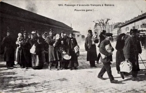 Ak Genève Genf Stadt, Passage d'évacués francais, Pauvres gens, Französische Kriegsflüchtlinge,I. WK
