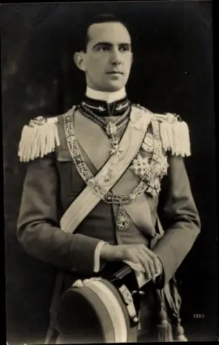 Ak König Umberto II. von Italien, Portrait in Uniform, Orden
