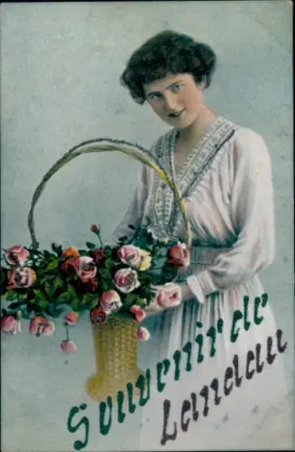Glitzer Ak Frau mit Blumenkorb, Porträt