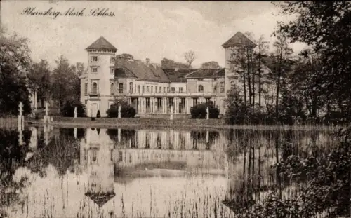 Ak Rheinsberg in der Mark, Rheinsberg Mark. Schloss, Wasserreflexion, Bäume, 