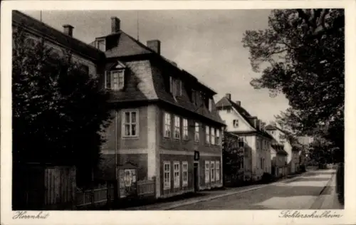 Ak Herrnhut in der Oberlausitz Sachsen,  Töchterschulheim, Gebäude, Straße, Bäume