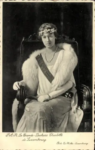 Ak Großherzogin Charlotte von Luxemburg, Sitzportrait