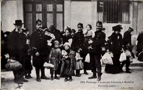 Ak Passage d'évacués francais à Genève, Pauvres petits