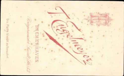 CdV Kinderportrait, kleines Mädchen mit Puppe