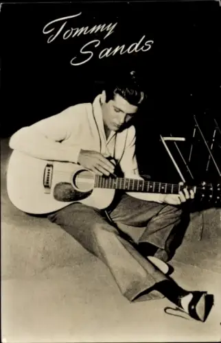 Ak Schauspieler und Musiker Tommy Sands, Portrait mit Gitarre