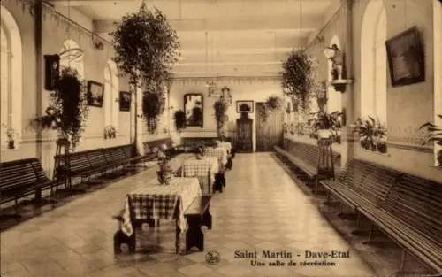 Ak Saint Martin du Puy Nièvre, Innenansicht eines Raumes, Tische mit Tischdecken, Pflanzen, Bänke