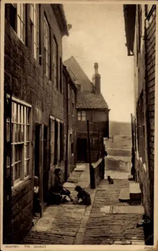 Ak Whitby North Yorkshire England,  Tin Ghaut, enge Gassen, Kinder, Katze