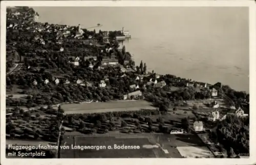 Ak Langenargen am Bodensee, Flugzeugaufnahme, Langenargen, Bodensee, Sportplatz
