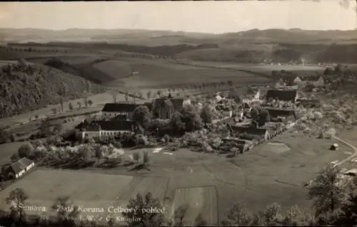 Ak Kloster Zlatá Koruna Südböhmen Tschechien, Kloster Goldenkron, Landschaftsaufnahme, Ort  hügel