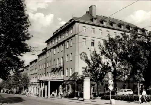 Ak Zwickau in Sachsen, Straßenpartie am Hotel Stadt Zwickau