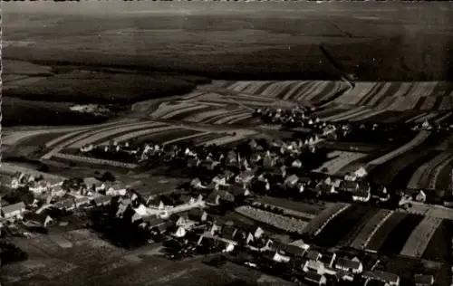 Ak Mackenbach in der Pfalz, Luftaufnahme von  Landwirtschaftsfläche, Wohnhäuser