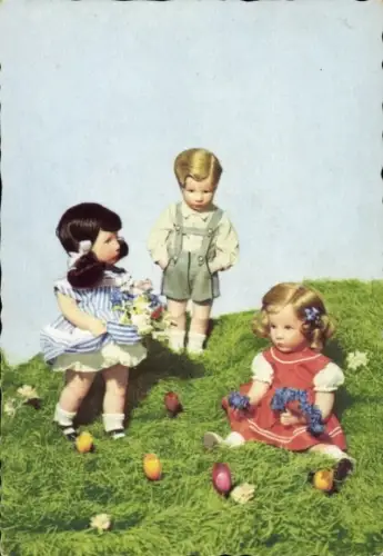 Ak Käthe Kruse-Puppen pflücken Blumen