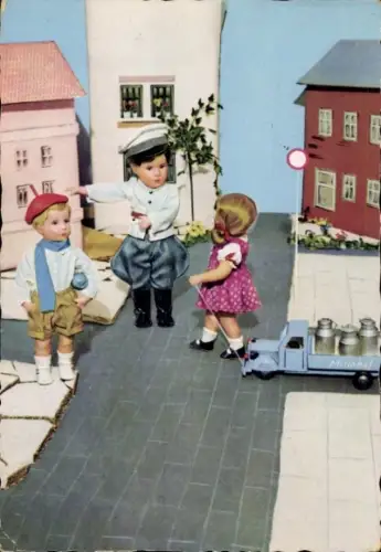 Ak Puppen, Verkehrspolizist, Mädchen mit Milchlaster