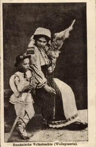 Ak Rumänische Volkstrachten, Wollspinnerin