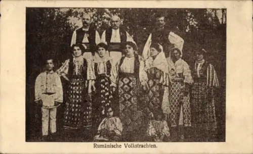 Ak Menschen in rumänischen Volkstrachten