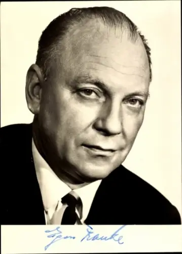 Ak Egon Franke, Bundesminister f. innerdeutsche Beziehungen, SPD, Portrait, Autogramm