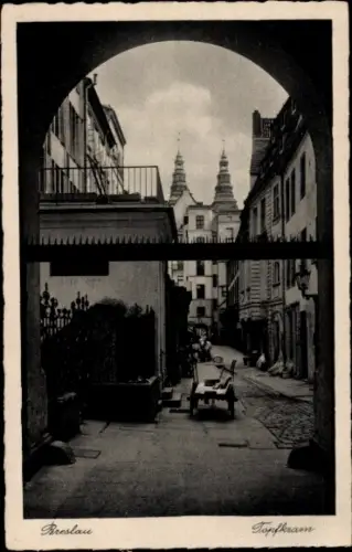 Ak Wrocław Breslau Schlesien,  Topfkram, Gasse mit Blick auf Türme