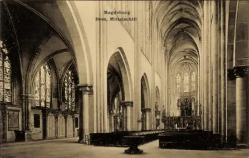 Ak Magdeburg an der Elbe,  Dom, Mittelschiff, Innenansicht, gotische Architektur
