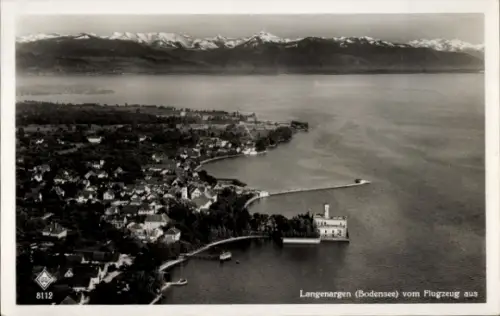 Ak Langenargen am Bodensee, Luftaufnahme von  Bodensee, Berge im Hintergrund, 