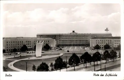 Ak Berlin Tempelhof,  Platz der Luftbrücke,  Architektur, 