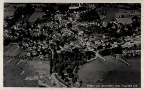 Ak Dießen am Ammersee Oberbayern, Luftaufnahme von Dießen, Ammersee, Text: Dießen am Ammersee vom